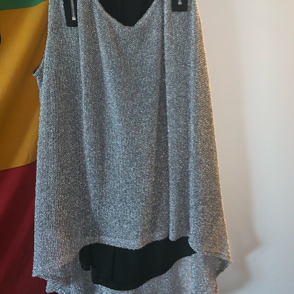 Top - Picture 2 of 2